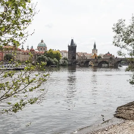 Charles Bridge Apartman *